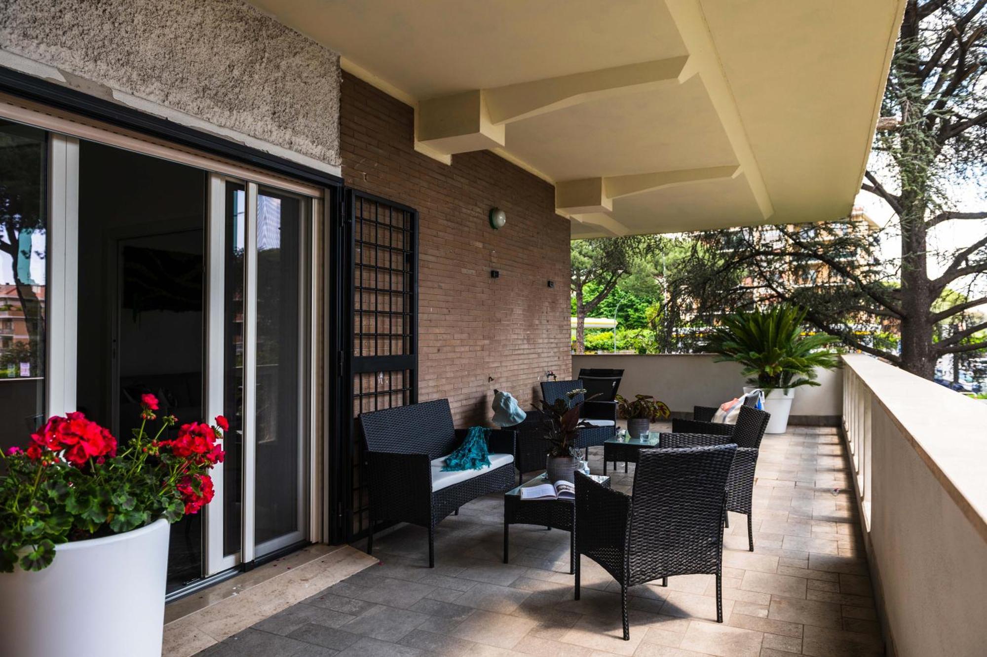 Home Big Crire At 724 Rome Exterior photo